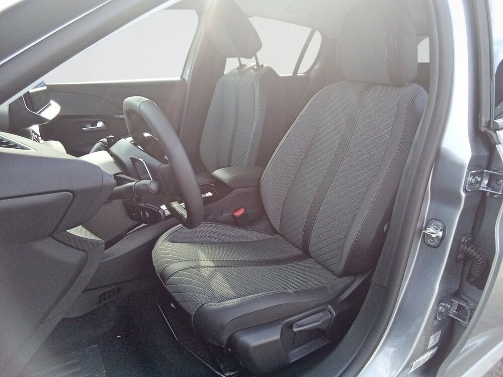 Occasion PEUGEOT 208 208 Hybrid 110 e-DCS6 - série spéciale ENVY
