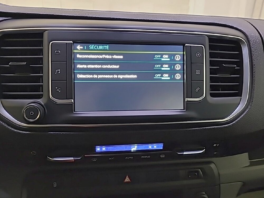 Occasion PEUGEOT Expert EXPERT CA LONG ELECTRIQUE 75KWH 136CH - FIXE ASPHALT