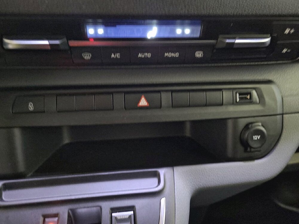 Occasion PEUGEOT Expert EXPERT CA LONG ELECTRIQUE 75KWH 136CH - FIXE ASPHALT