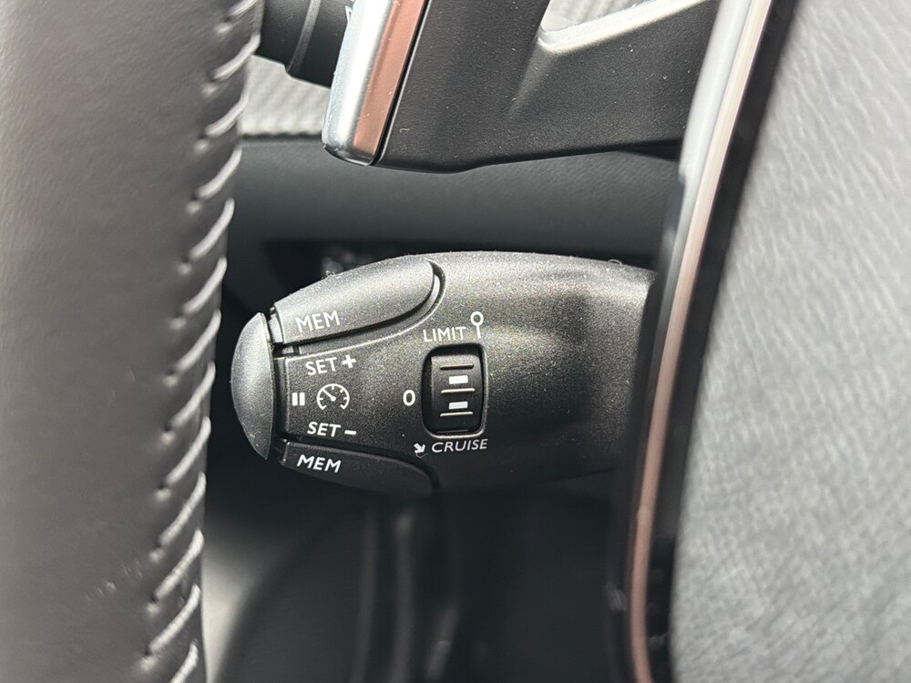 Occasion PEUGEOT 208 208 Hybrid 110 e-DCS6 - série spéciale ENVY