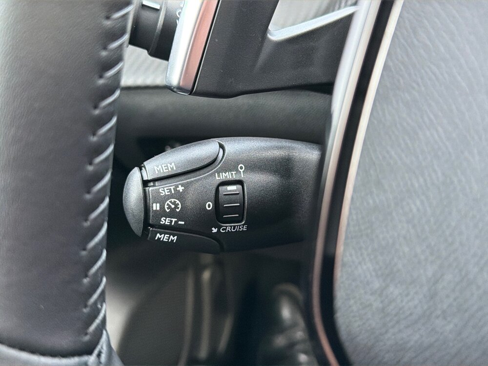 Occasion PEUGEOT 208 208 Hybrid 110 e-DCS6 - série spéciale ENVY