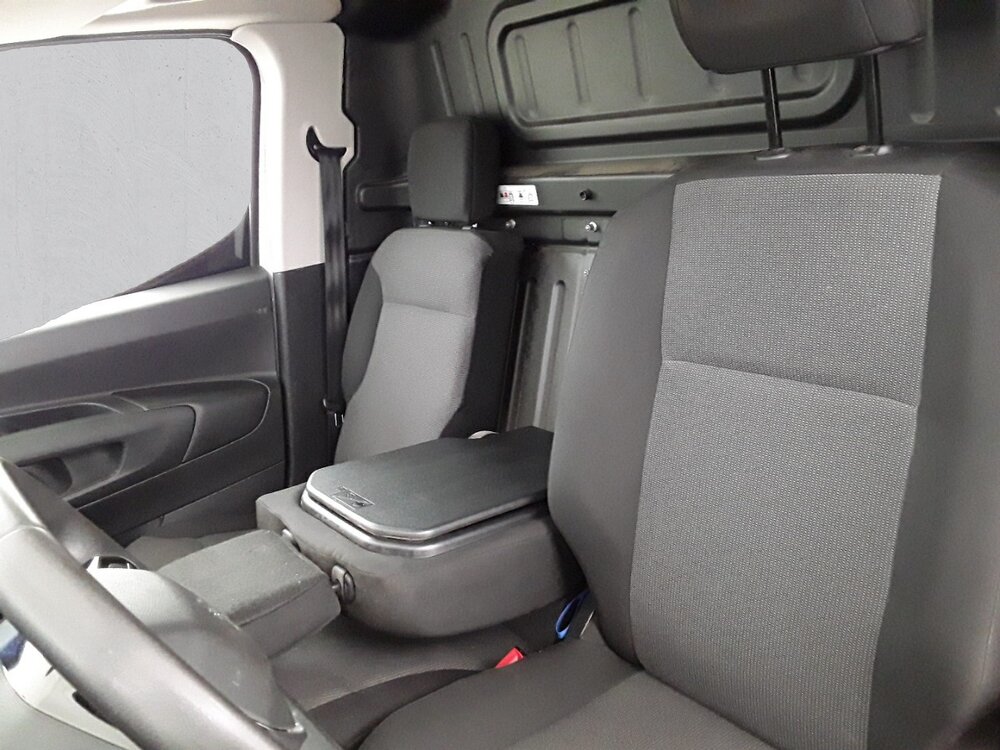 Occasion PEUGEOT Partner E-PARTNER FOURGON M 800 KG 136 CH BATTERIE 50 KWH