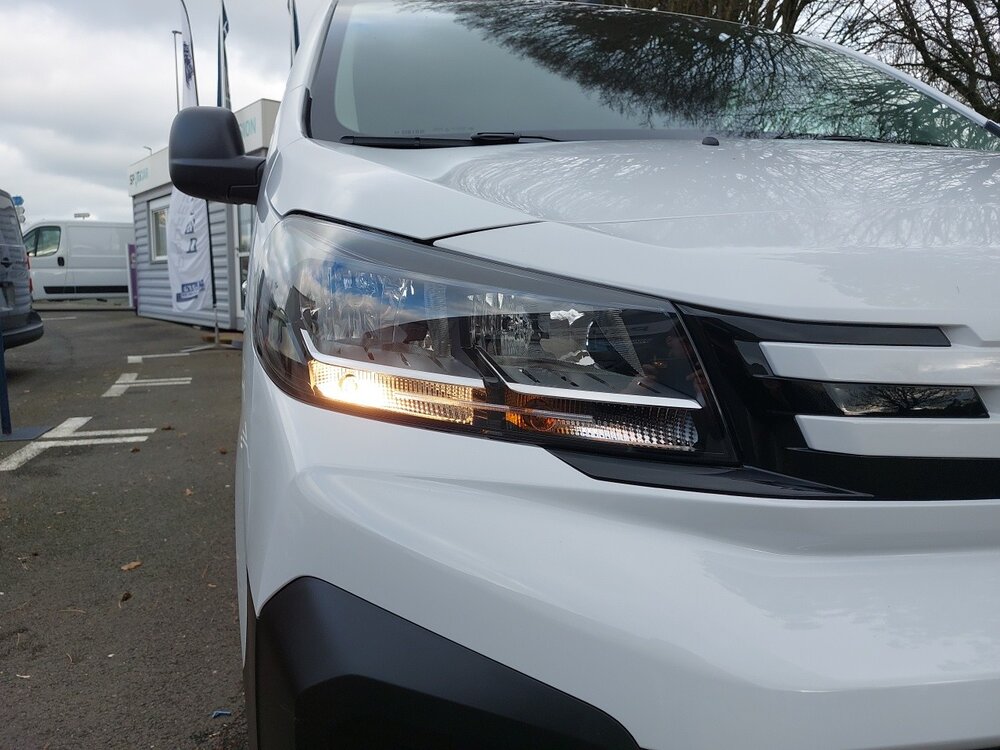 Occasion PEUGEOT Expert EXPERT CA FIXE M BLUEHDI 180 S&S EAT8