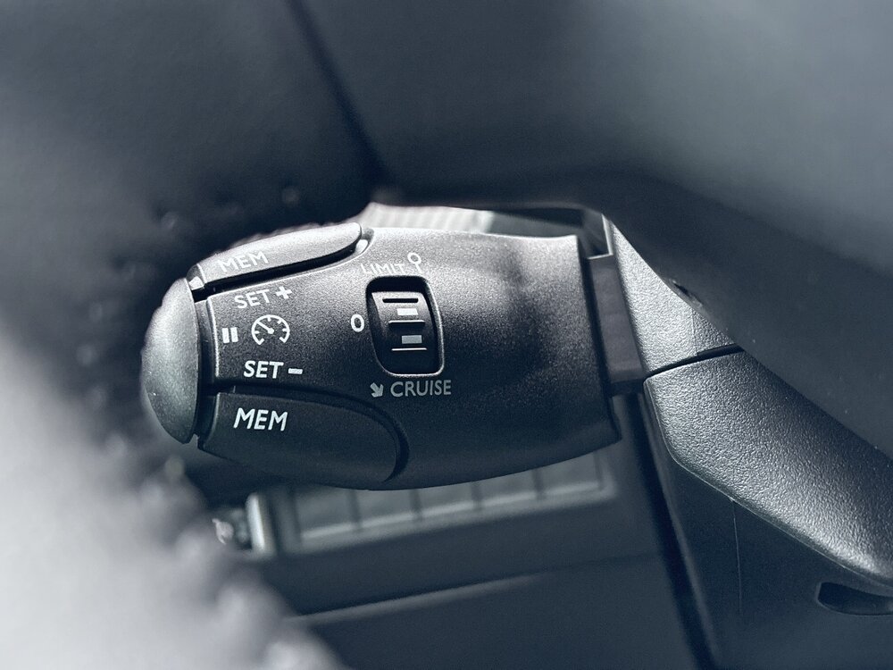 Occasion PEUGEOT 208 208 Hybrid 110 e-DCS6 - série spéciale ENVY