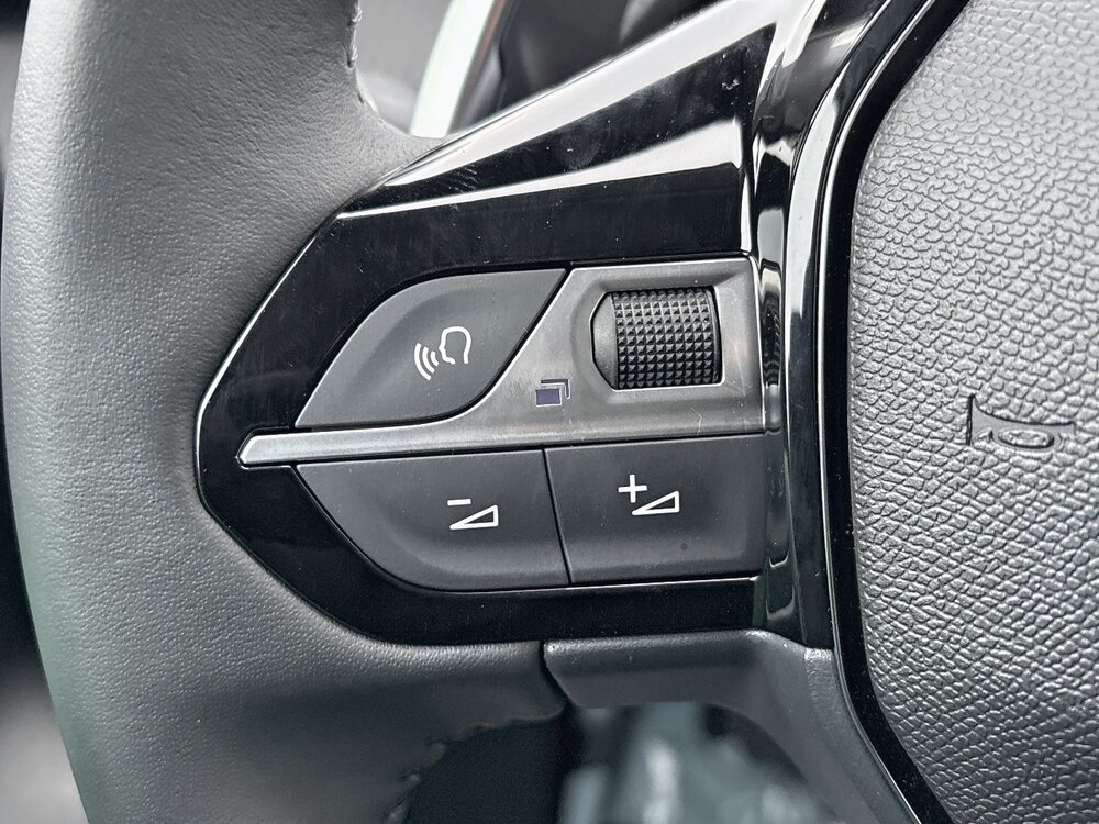 Occasion PEUGEOT 208 208 Hybrid 110 e-DCS6 - série spéciale ENVY