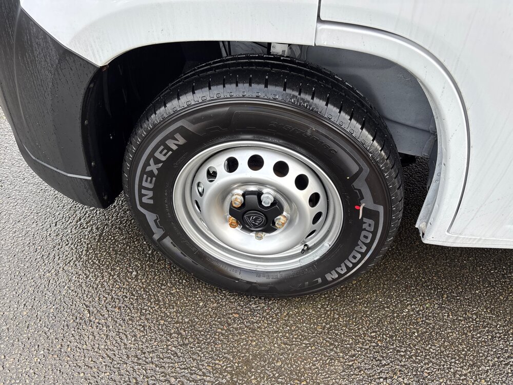 Occasion PEUGEOT Boxer BOXER FGN TOLE 3.5 T D L2H2 140 CH AUT.