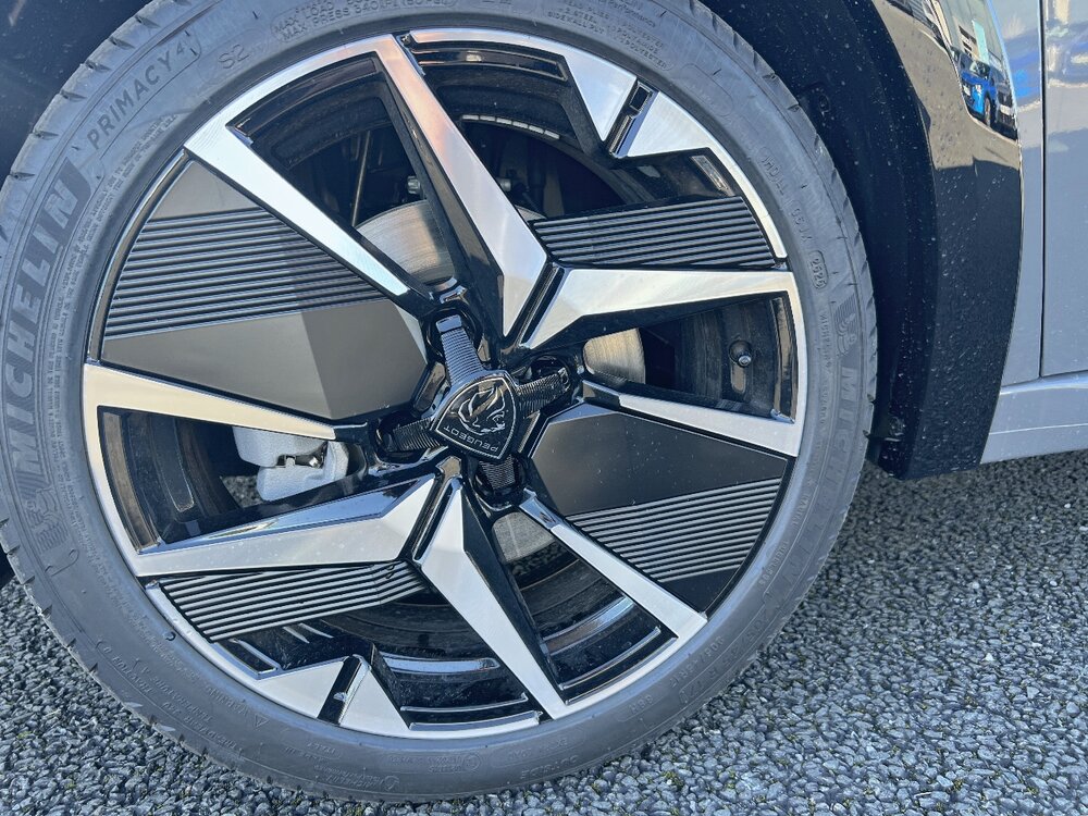 Occasion PEUGEOT 208 208 Hybrid 110 e-DCS6 - série spéciale ENVY