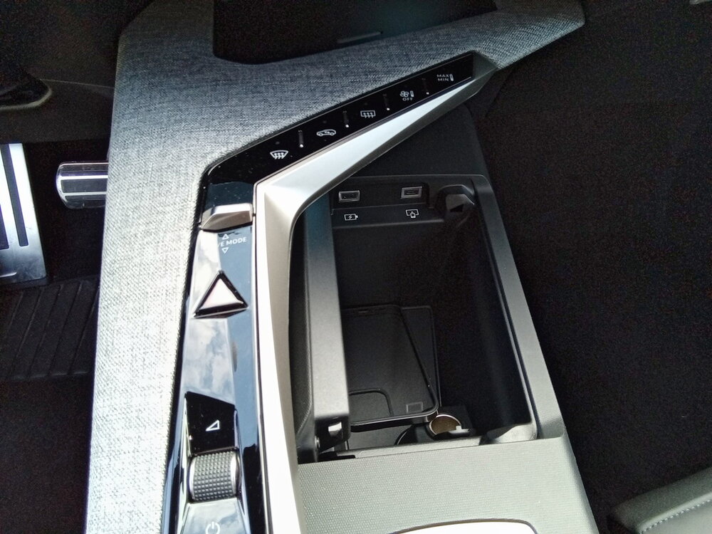 Occasion PEUGEOT 3008 3008 Electrique 325 ch 4x4 73 kWh - Dual Motor First Edition