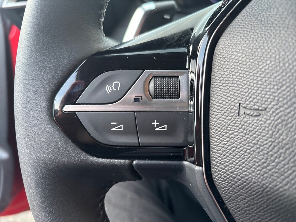 Occasion PEUGEOT 208 208 Hybrid 110 e-DCS6 - série spéciale ENVY