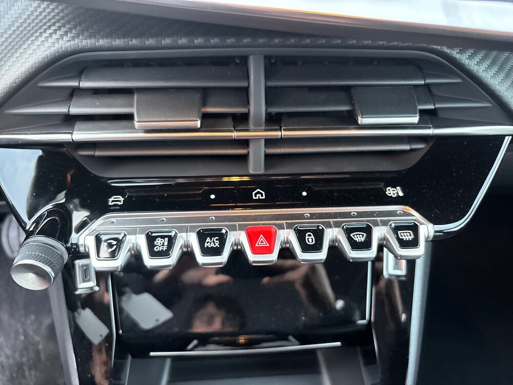 Occasion PEUGEOT 208 208 Hybrid 110 e-DCS6 - série spéciale ENVY