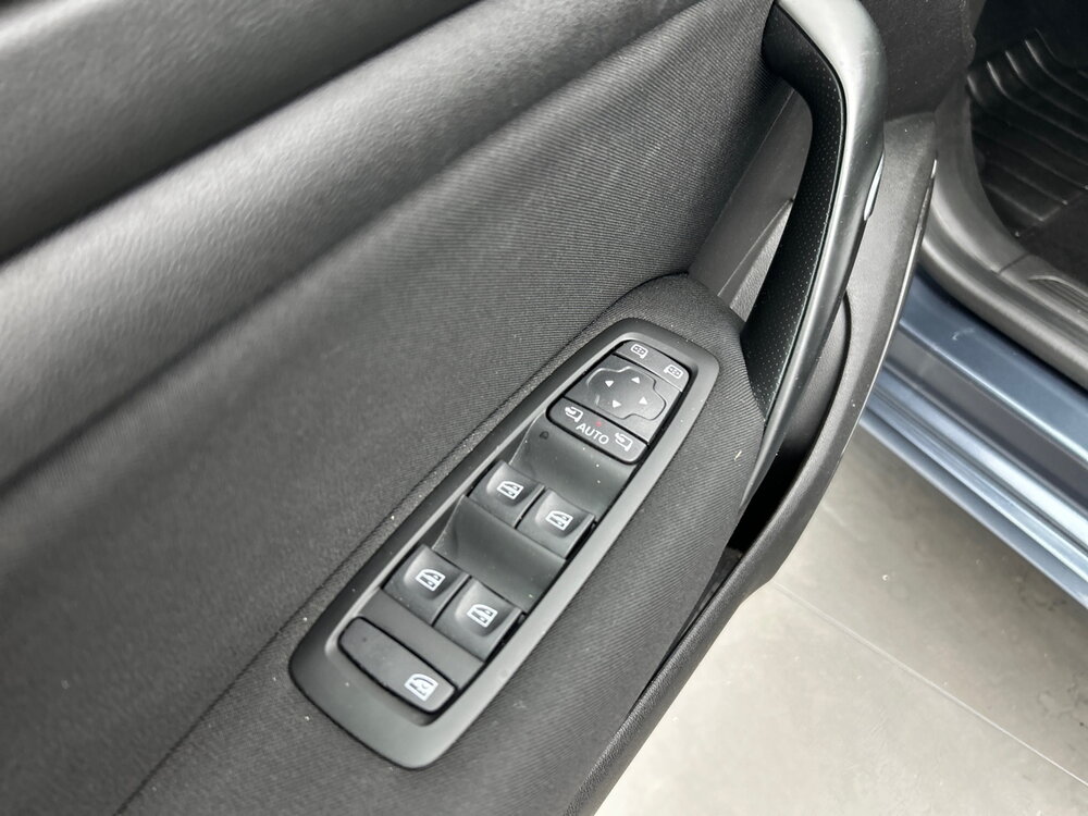 Occasion RENAULT Megane Mégane IV Berline Blue dCi 115 EDC - Business