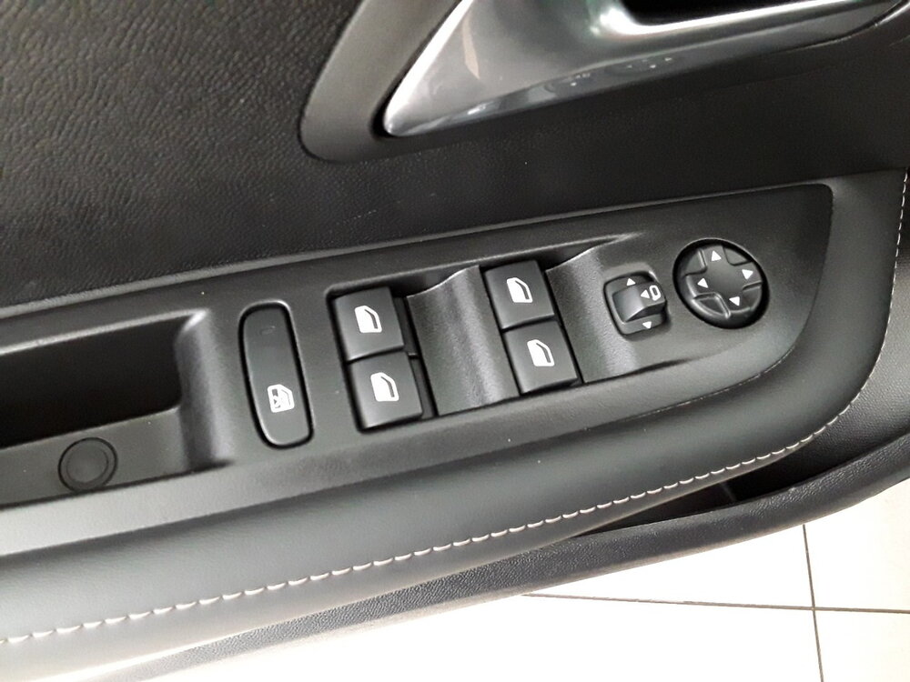 Occasion PEUGEOT 208 208 Hybrid 110 e-DCS6 - Allure