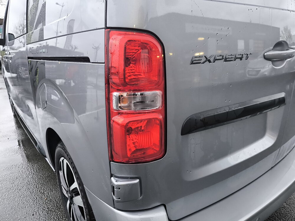 Occasion PEUGEOT Expert EXPERT CA FIXE M DIESEL 180 CH AUTOMATIQUE - TECH EDITION