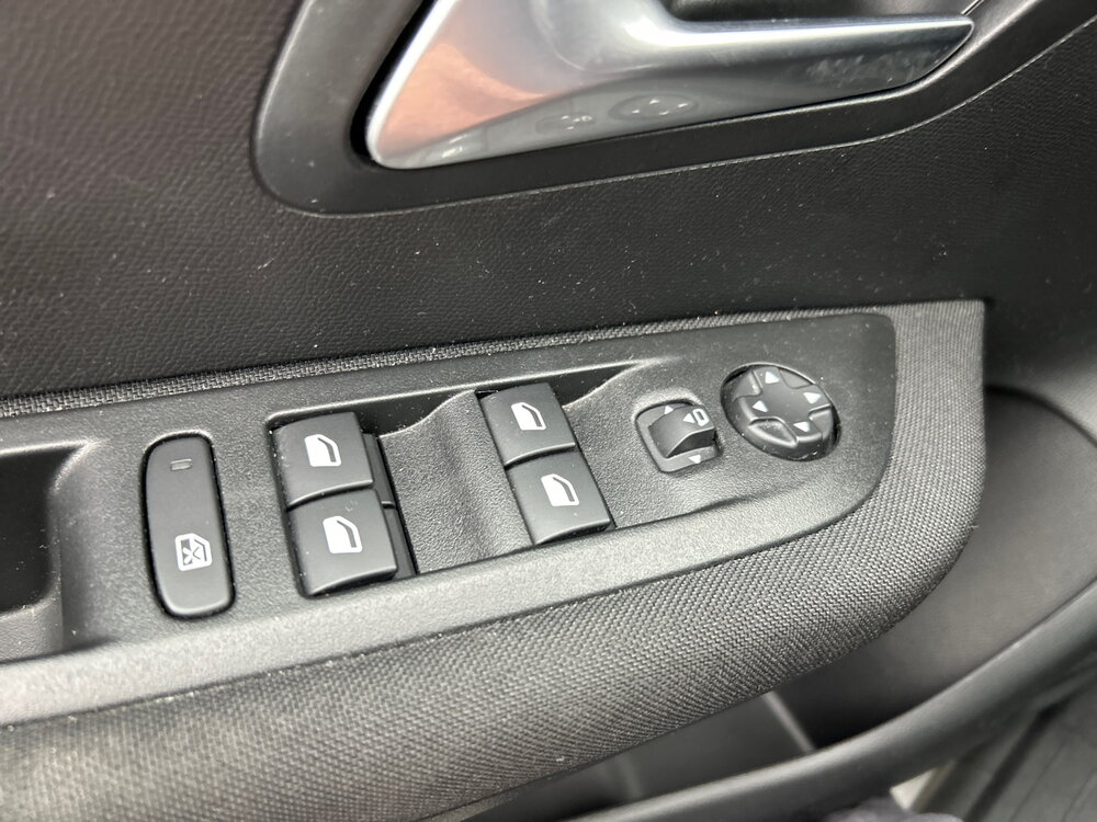 Occasion PEUGEOT 208 208 Electrique 50 kWh 136ch - Active Pack