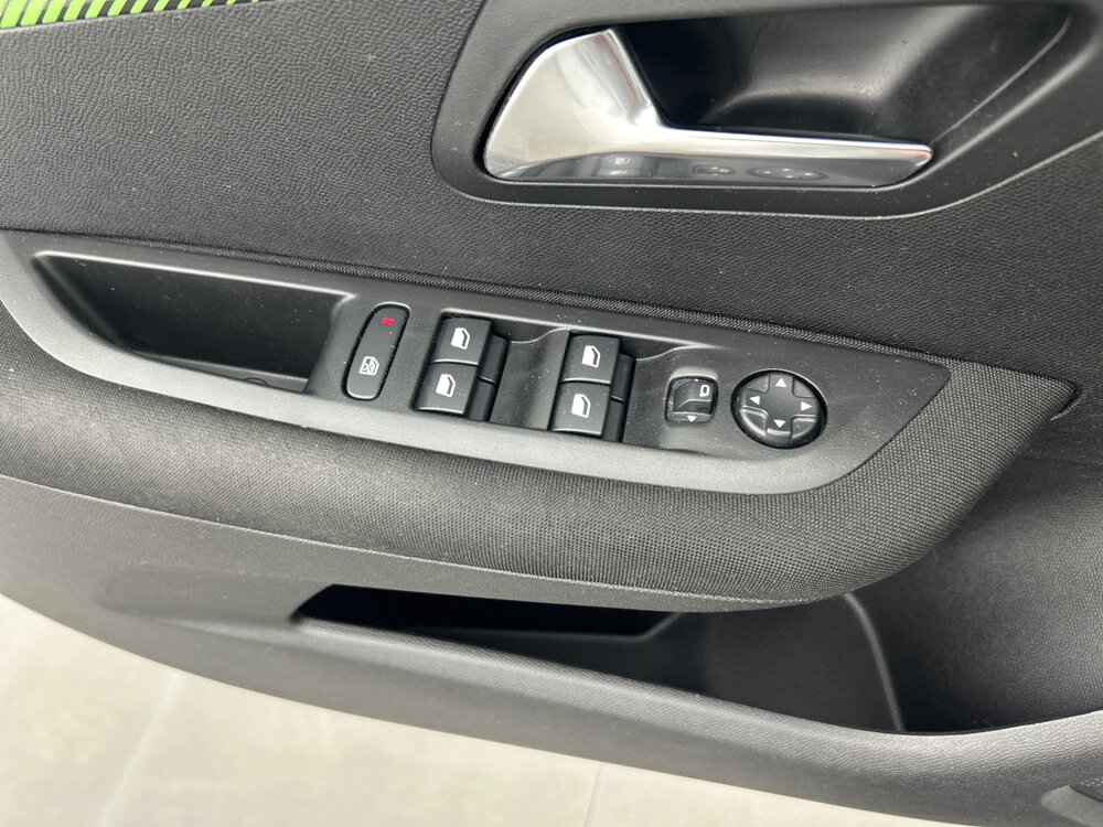 Occasion PEUGEOT 208 208 PureTech 100 S&S BVM6 - Active