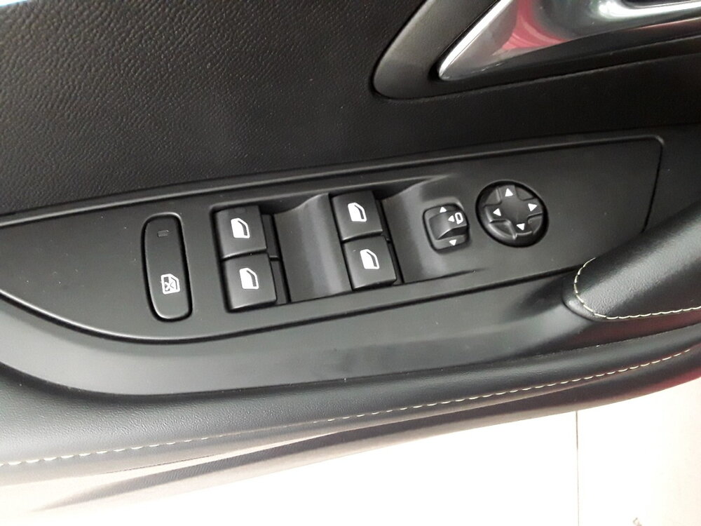 Occasion PEUGEOT 208 208 Electrique 50 kWh 136ch - GT