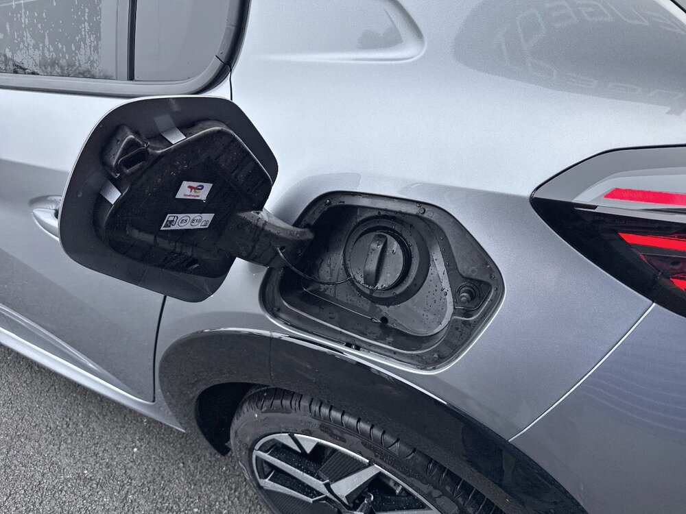 Occasion PEUGEOT 208 208 Hybrid 110 e-DCS6 - série spéciale ENVY