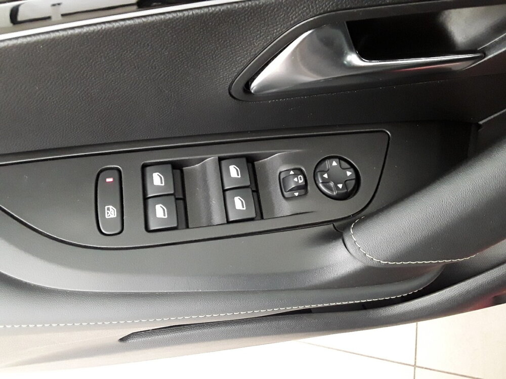 Occasion PEUGEOT 2008 2008 PureTech 130 S&S EAT8 - GT