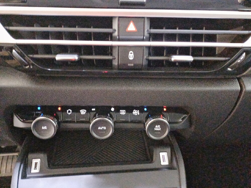 Occasion CITROEN C4 C4 Hybride 136 e-DCS6 - Max