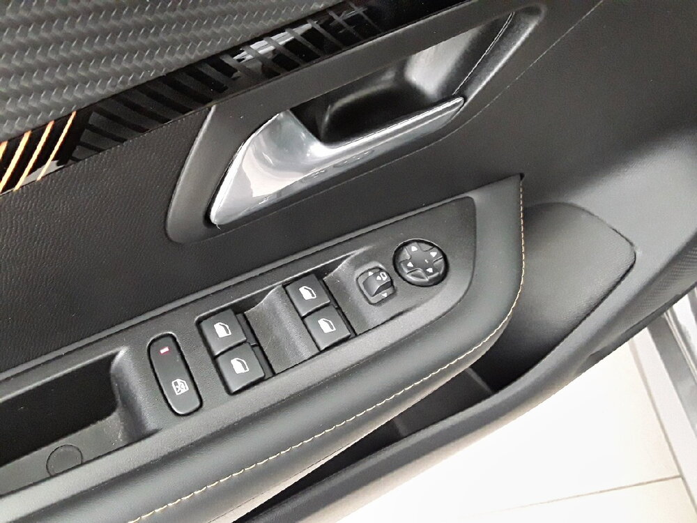 Occasion PEUGEOT 208 208 PureTech 100 S&S EAT8 - Roadtrip