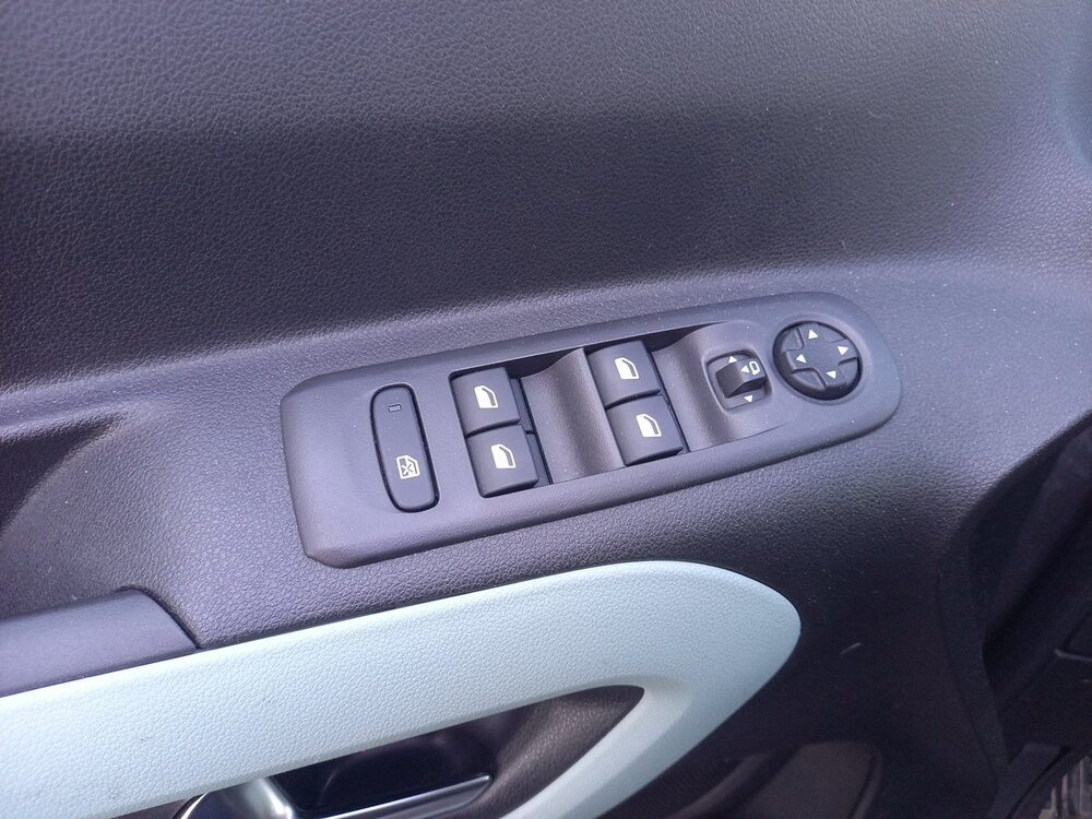 Occasion CITROEN Berlingo e-Berlingo Taille M 136 ch 100 kWh Automatique - Shine