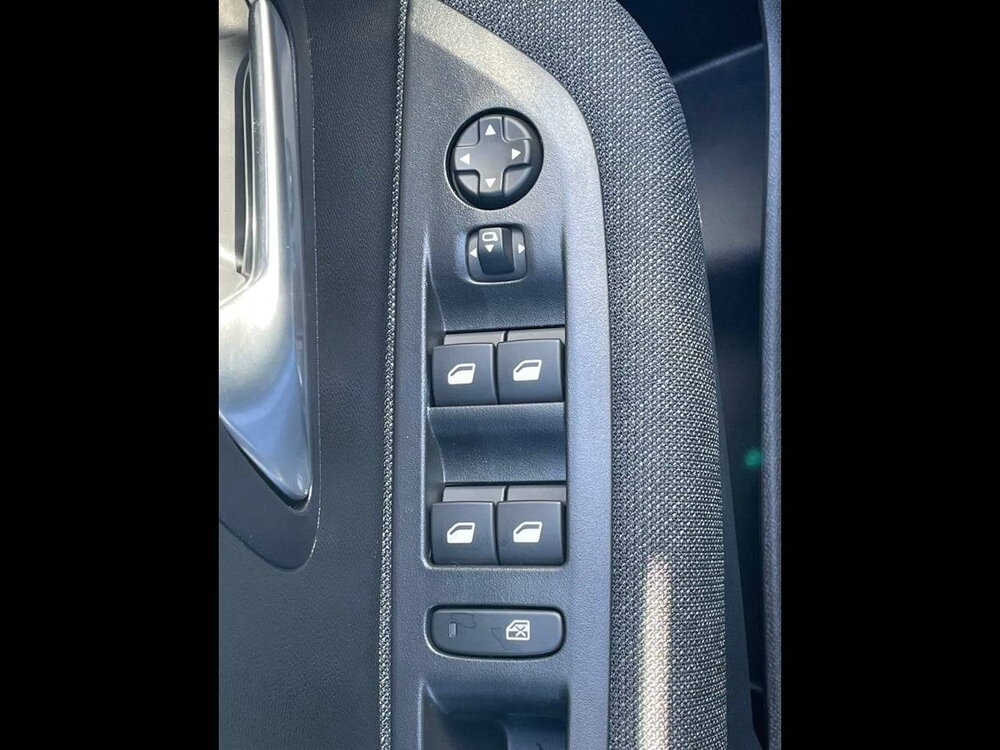 Occasion PEUGEOT 208 208 Hybrid 110 ch e-DCS6 - série spéciale EDITION