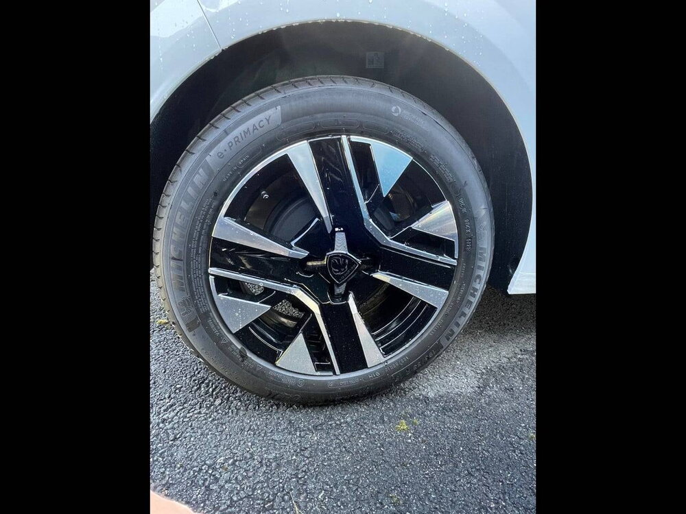 Occasion PEUGEOT 208 208 Hybrid 110 ch e-DCS6 - série spéciale EDITION