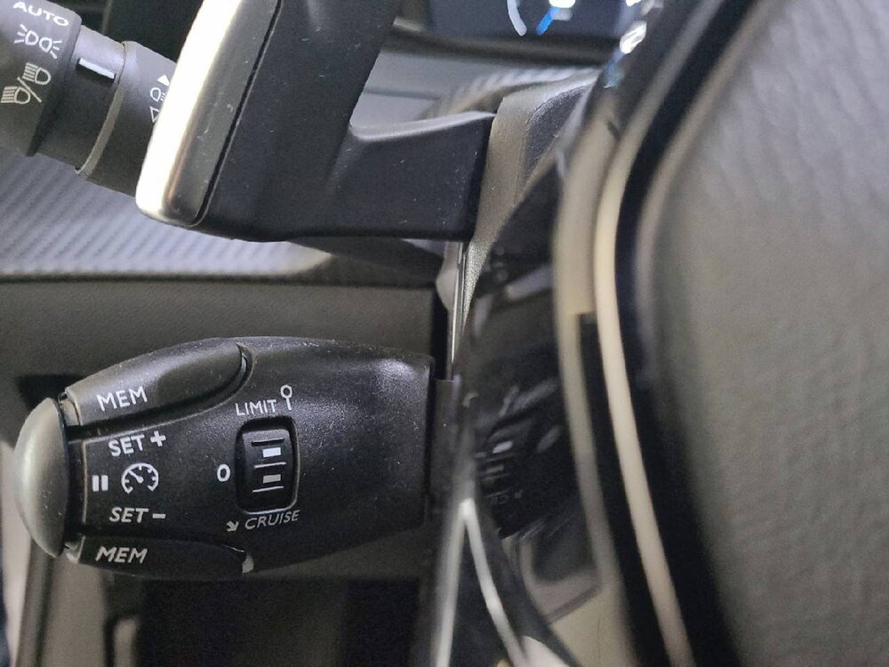 Occasion PEUGEOT 208 208 Hybrid 110 e-DCS6 - série spéciale ENVY