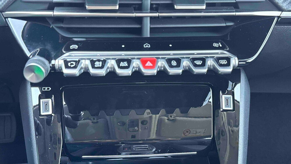 Occasion PEUGEOT 208 208 Hybrid 110 e-DCS6 - série spéciale Envy