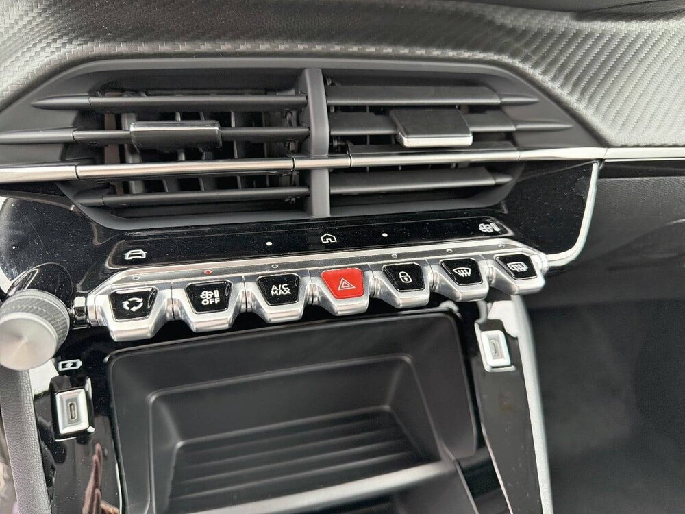 Occasion PEUGEOT 208 208 Hybrid 110 e-DCS6 - série spéciale ENVY