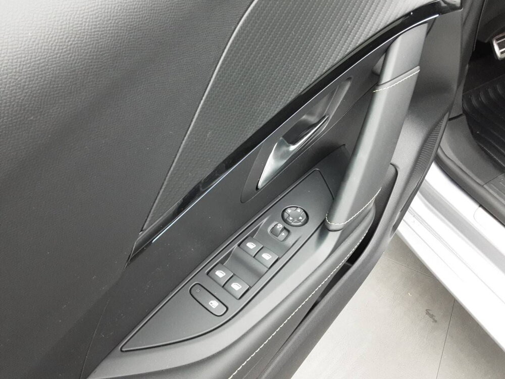 Occasion PEUGEOT 208 208 Electrique 50 kWh 136ch - GT