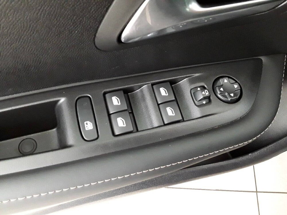 Occasion PEUGEOT 208 208 Hybrid 110 ch e-DCS6 - Allure